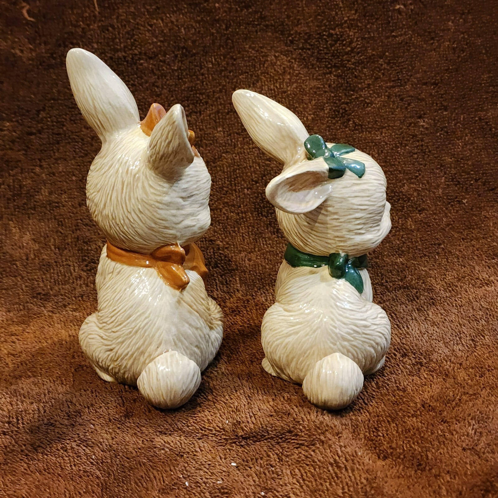 Set of 2 Vintage hand painted porcelain bunnies With Scarf and Bow on Head Unbranded - фотография #3
