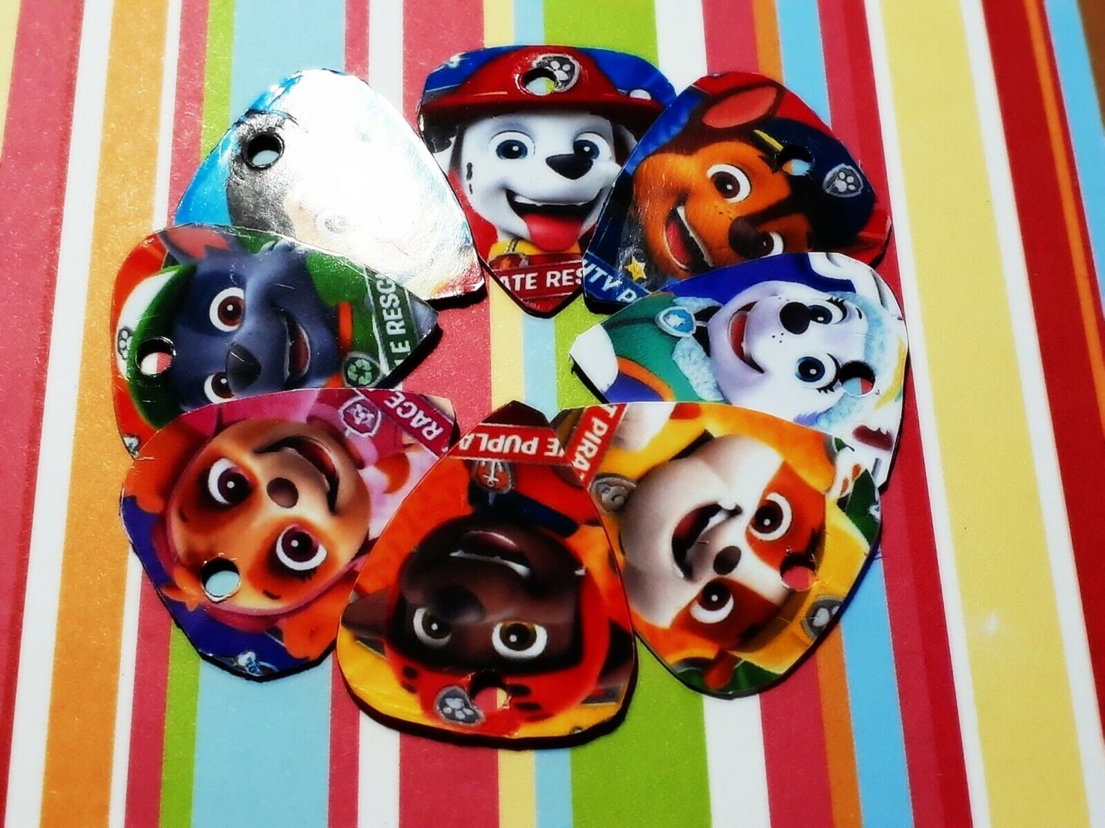 Paw Patrol - 8 Necklace Pendants -Party Favors Prizes Necklace Jewelry  Без бренда