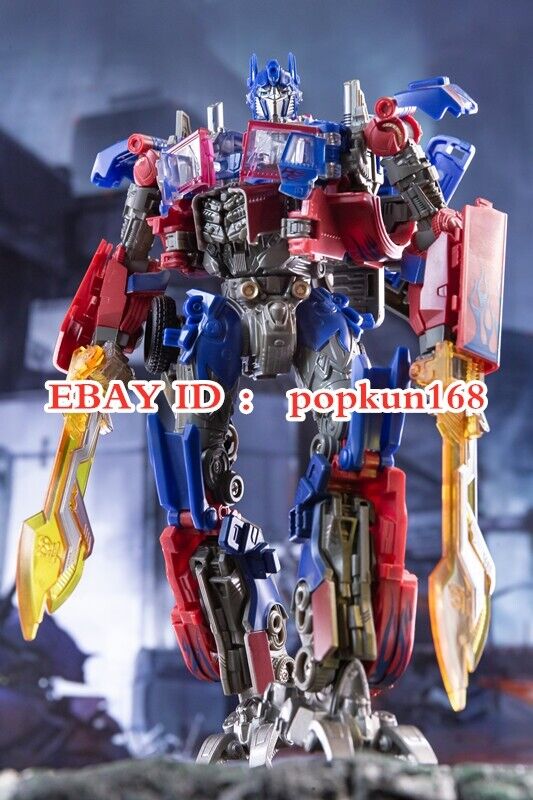 New Deformabl Robot Optimus Prime BAIWEI TW-1022 Action figure 7" Toys In Stock BAIWEI TW-1022