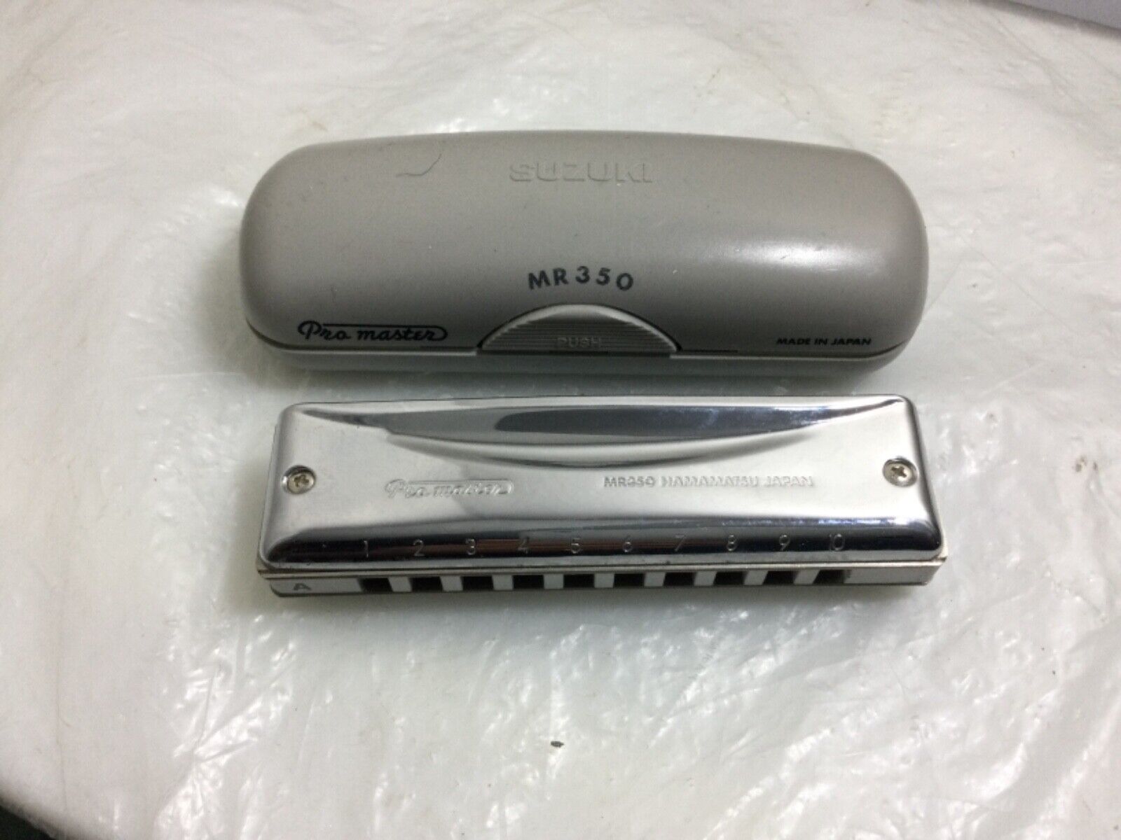 L17 Suzuki Promaster MR 350 Harmonica Key of A-With Original Case-Japan -EUC Suzuki does not apply - фотография #2
