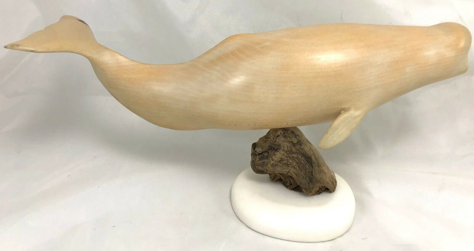 Wayne Robbins Carved Wooden Beluga Whale Sculpture, Beluga in Linden #3318 Без бренда - фотография #4