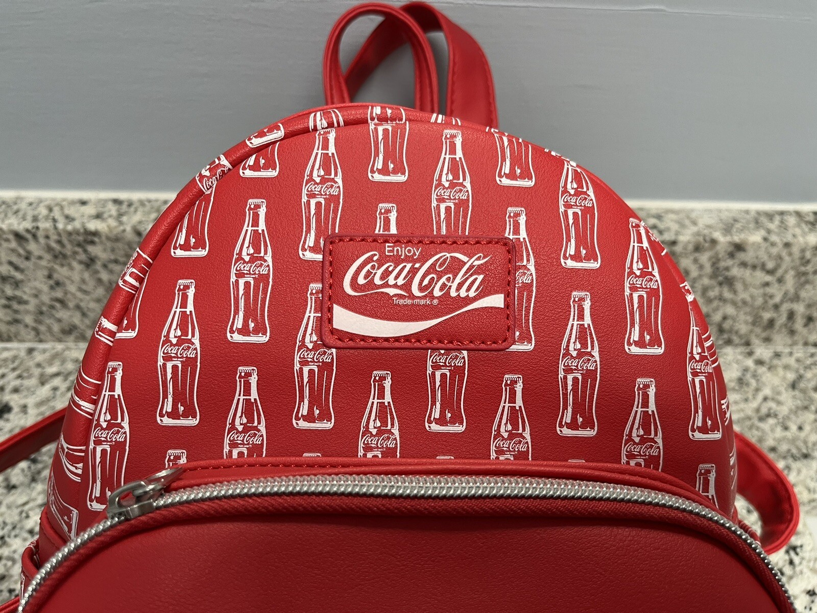 Rare Funko Coca Cola Mini Backpack Contour Bottle Red Coke HTF NWOT Coca-Cola - фотография #2