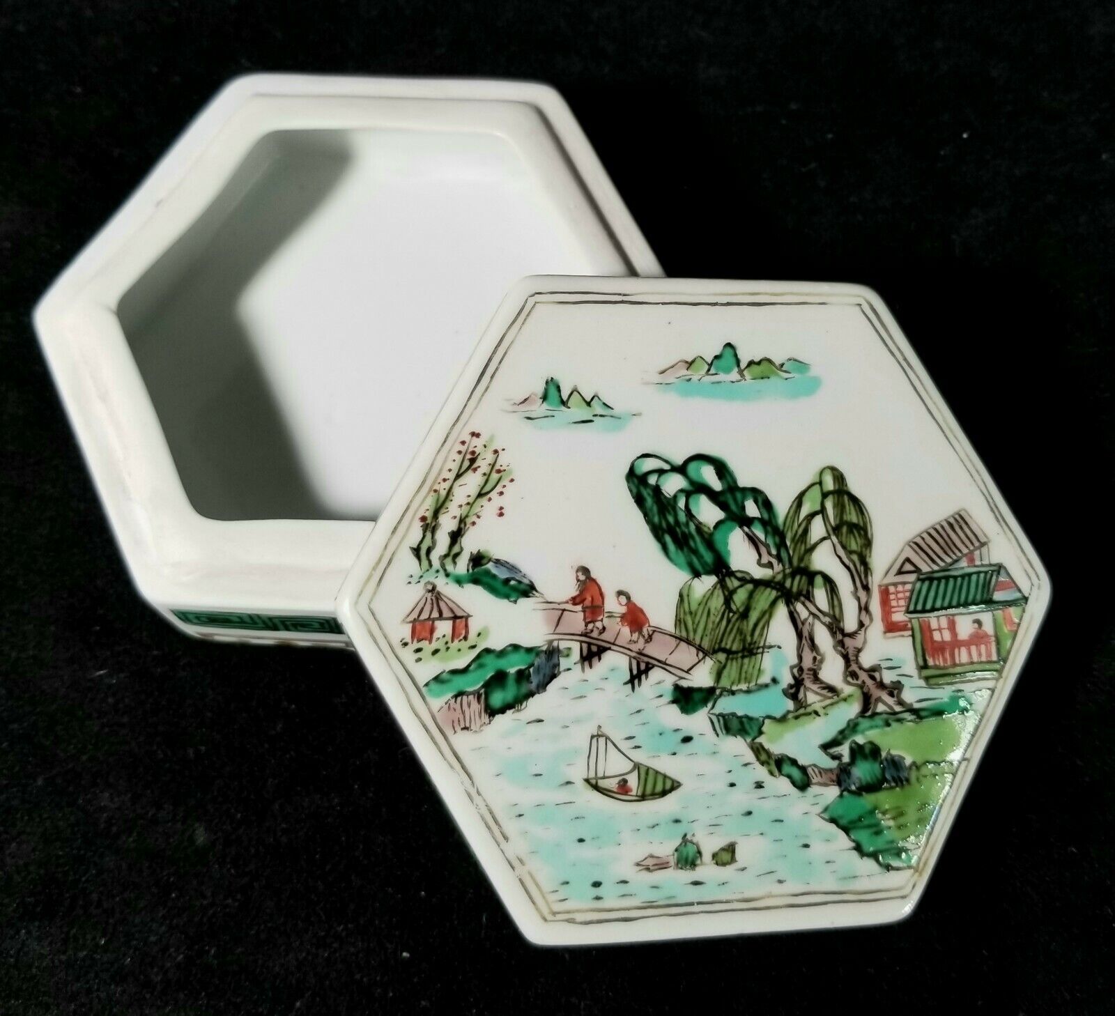 Antique Hand Painted River Scene On Hexagonal Porcelain Trinket Box China EXC Без бренда - фотография #4