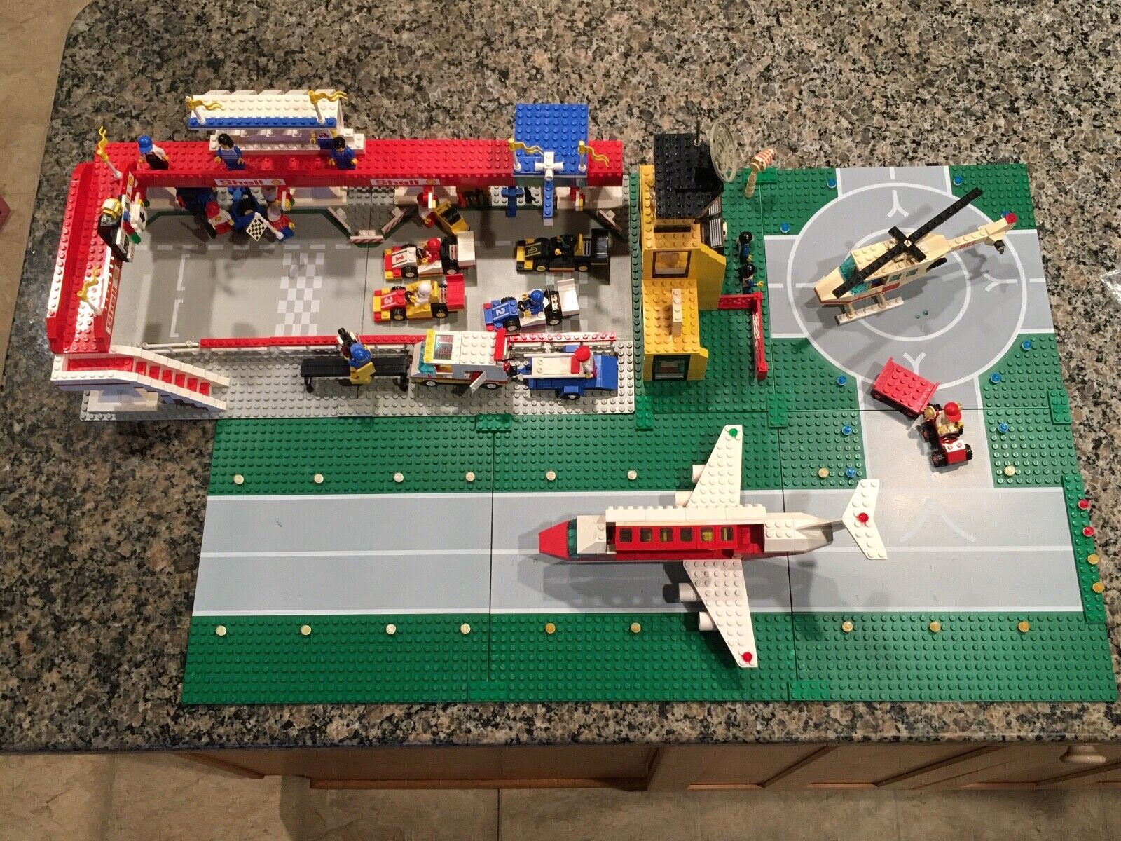 Legoland/Lego 6395 Victory Lap Raceway & 6392 Airport LEGO