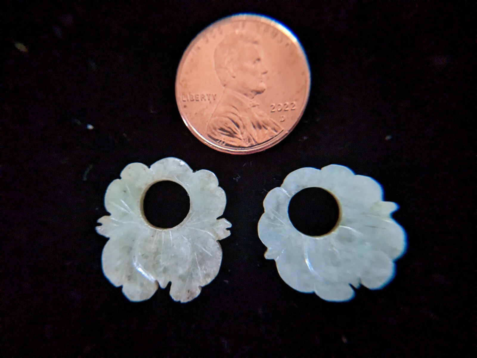 Pair of 20 mm Antique Chinese Carved Jade Foral Buttons/Decoration/Pendant Без бренда - фотография #3