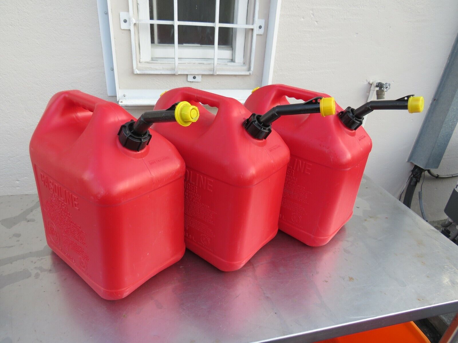 (3 Pack) - Blitz Original Pre-Ban 5 Gallon Gas Can Model #50833  Blitz 50833 - фотография #2
