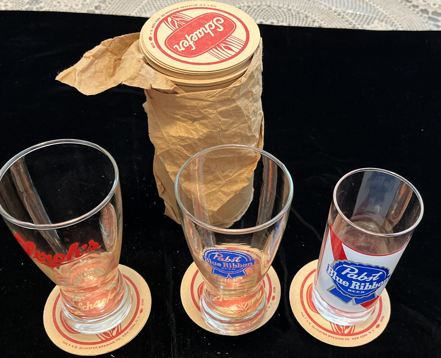 Set of 3 Collectible Beer Brand Glasses : Strohs ,(2) Pabst ++ Schaefer Coasters Без бренда