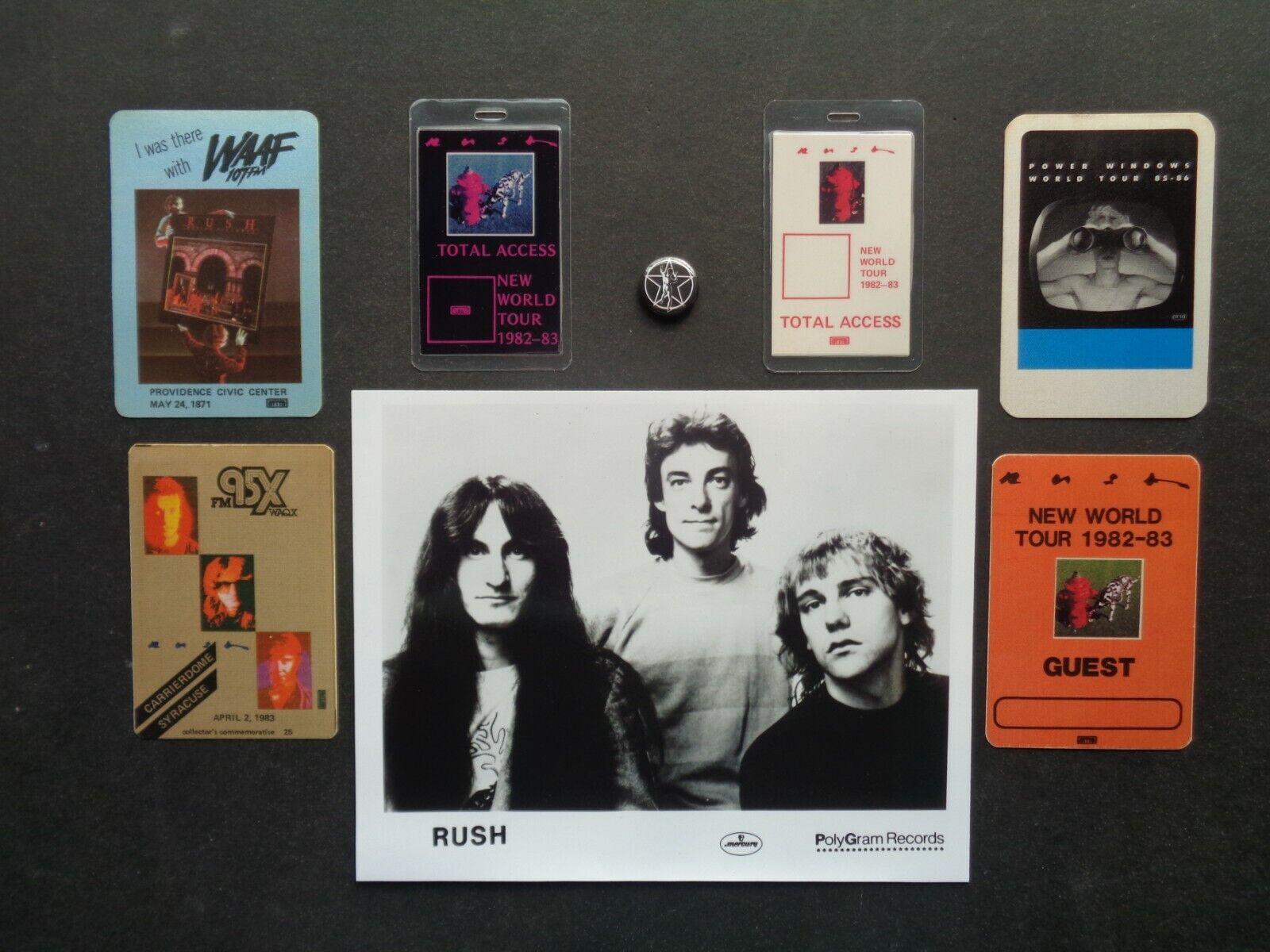 RUSH, B/W Promo Photo,6 Original Various tours,Backstage passes,steel pin/button Без бренда