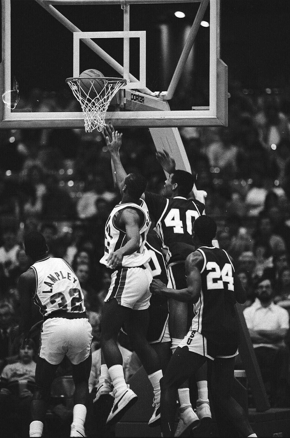 LD125-4 1986 DePaul Cleveland St College Basketball (62) ORIG 35mm B&W NEGATIVES Без бренда - фотография #9