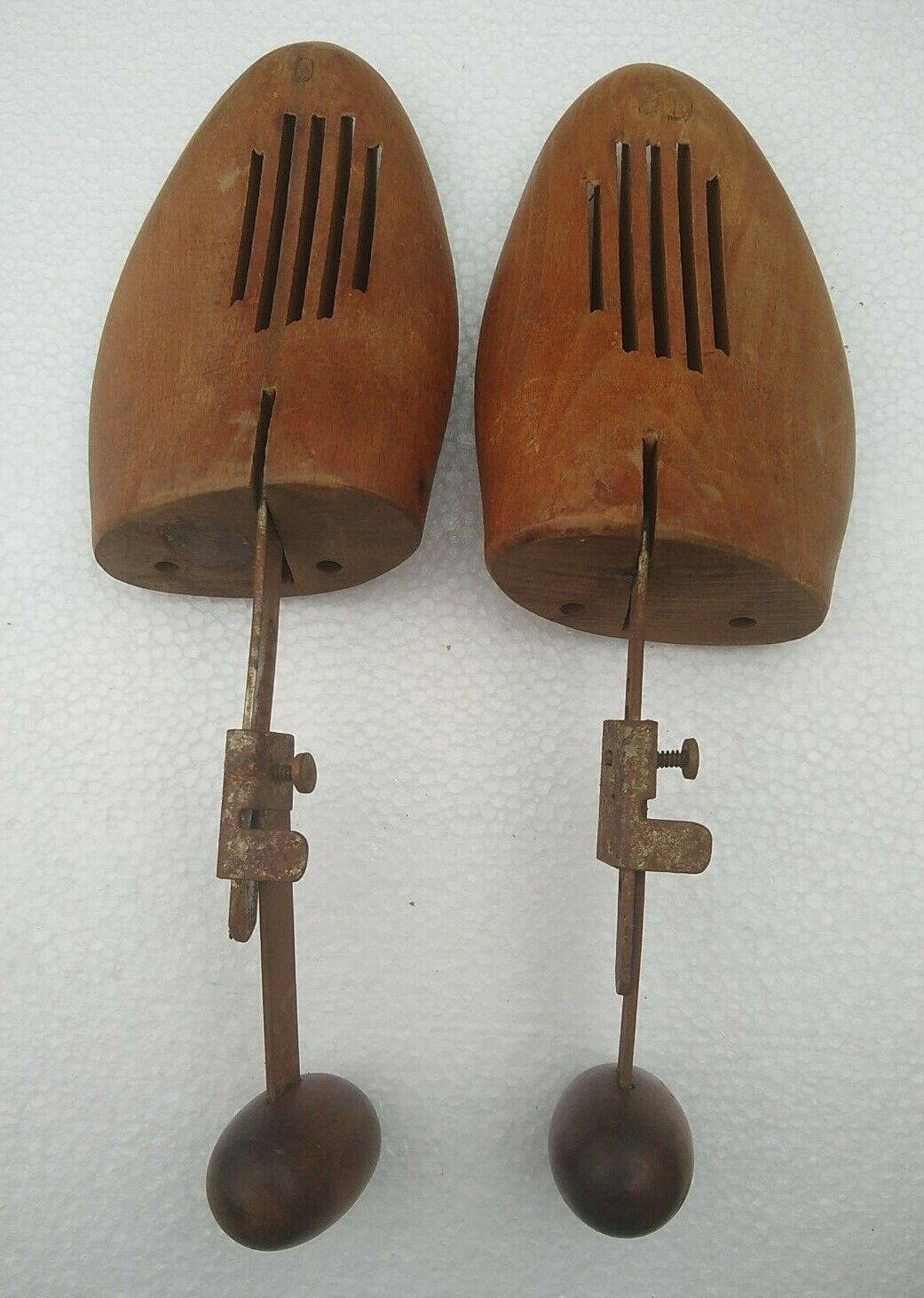 Pair Vintage Wood Shoe Tree Form Stretchers Lot of 2 Miller / Unknown - фотография #2