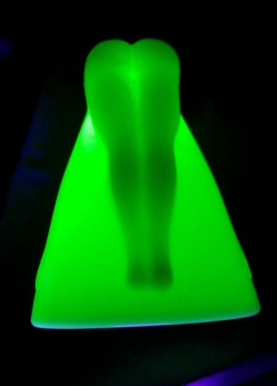 BOTTOMS UP SHOT GLASS MCKEE #77725 JADEITE UV OPALESCENT & GREEN GLASS COASTER McKee - фотография #11