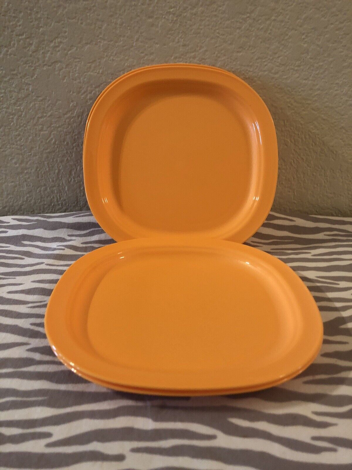 Tupperware Luncheon Plates Dessert Plates Set of 4 Orange 7 3/4” New Tupperware - фотография #3