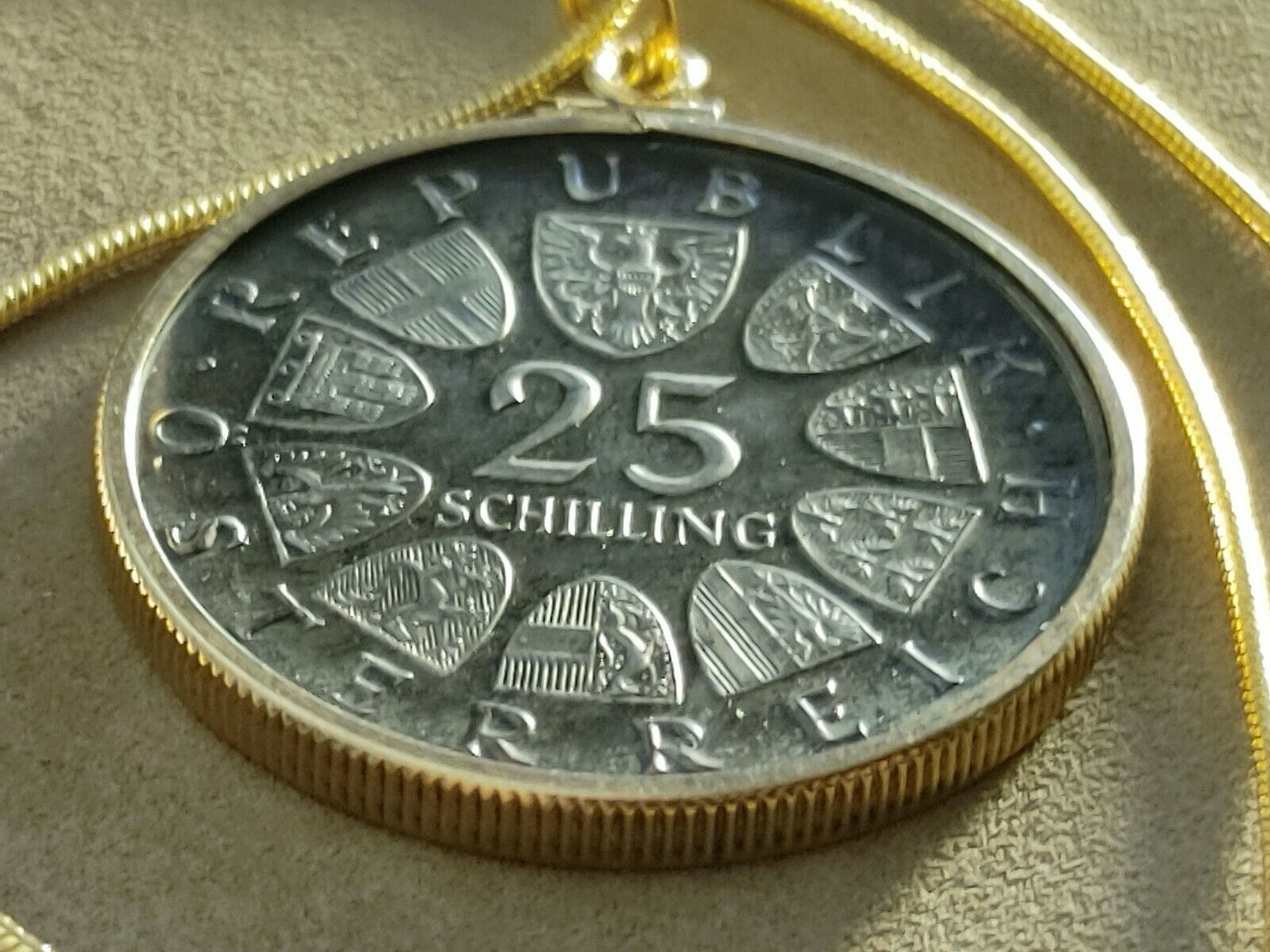 Rare 1965 Silver Austrian Shield coin Pendant on a 24" 18KGF  Snake Chain 32mm Honoredallies - фотография #5