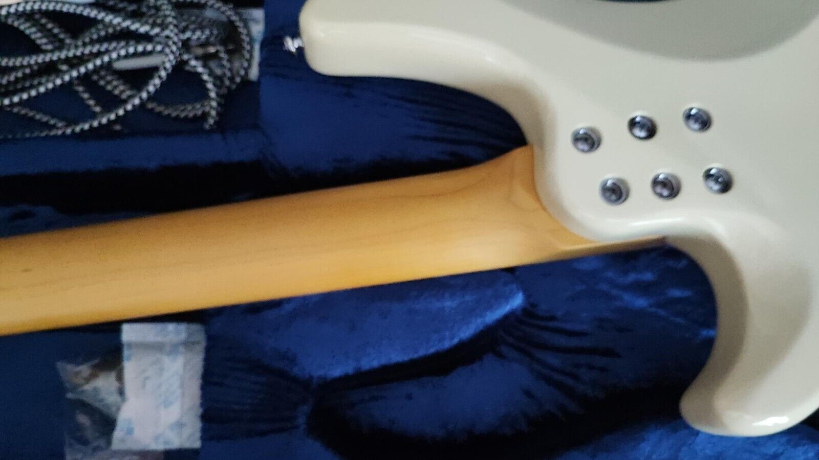 Beautiful New White Schecter CV-4 Bass w/ Maple Neck & Schecter Hard Shell Case Schecter Schecter CV-4 - фотография #7