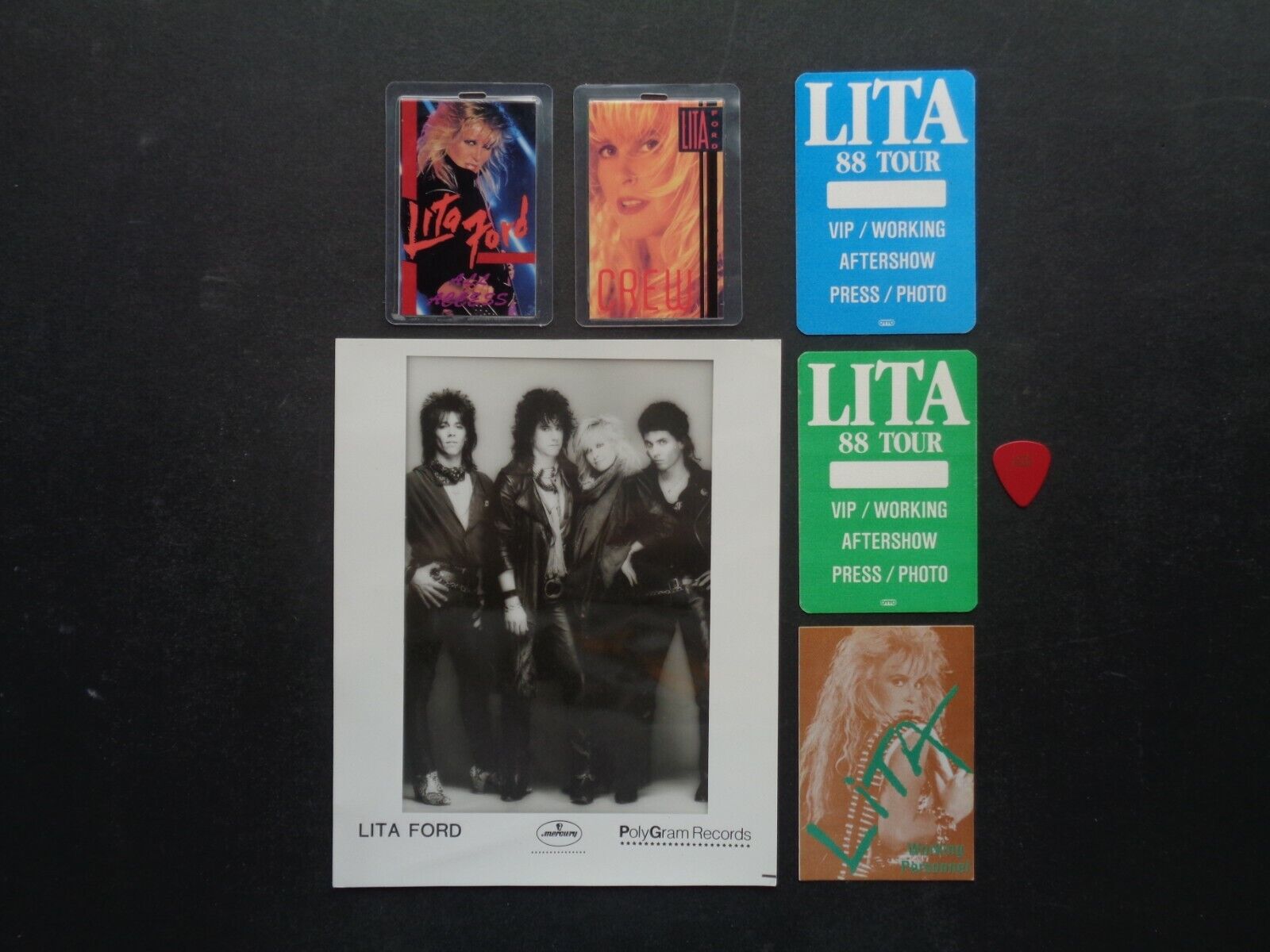 LITA FORD,8x10" B/W promo photo,5 Backstage passes,Rare Originals,Guitar pick Без бренда