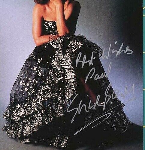  Shirley Bassey (James Bond Singer) Pair Original Autographed Photograph Note  Без бренда - фотография #2