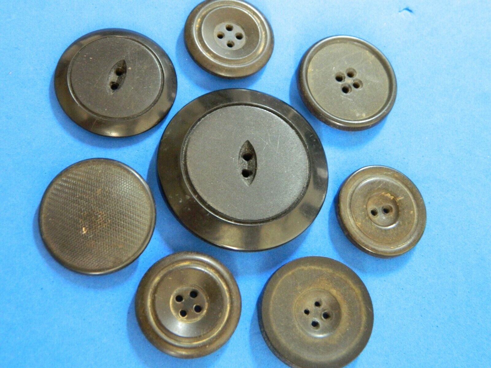  LOT of 8 Antique GOODYEAR'S Buttons Backmarked Без бренда