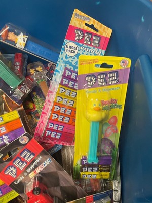 Huge lot of Vintage Pez Dispensers 80-100 Pieces Sealed Pez - фотография #8