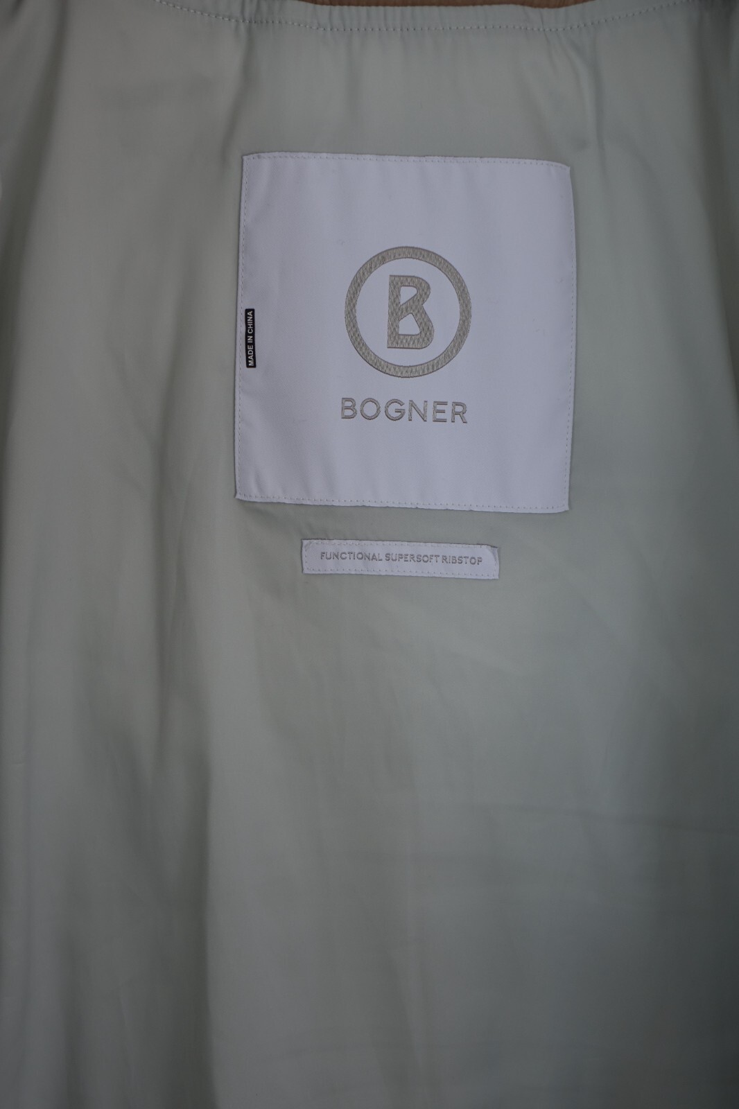 BOGNER Sim-D Down Ski Jacket, Men's 40, Ivory/Caramel, Powder Skirt Bogner - фотография #9