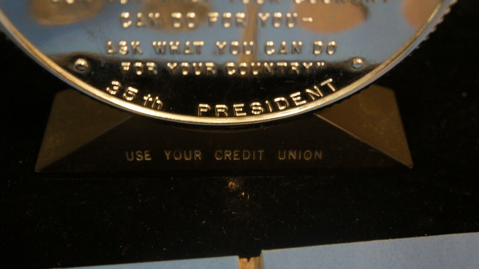President John F. Kennedy ASTRO Coin Bank w partial filled whitman halves holder Без бренда - фотография #6