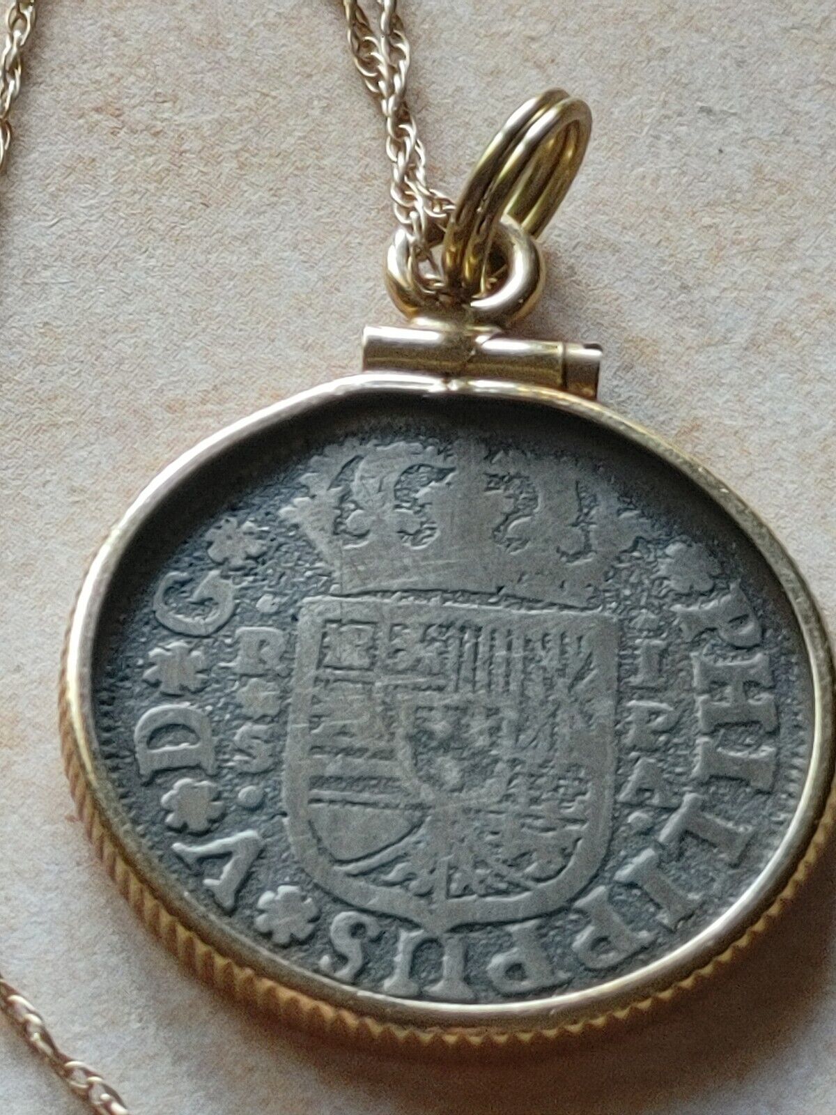 Genuine 1731 Spanish Reale 14K Gold pendant On a 14K  18" Gold Chain w COA & Box Everymagicalday - фотография #5