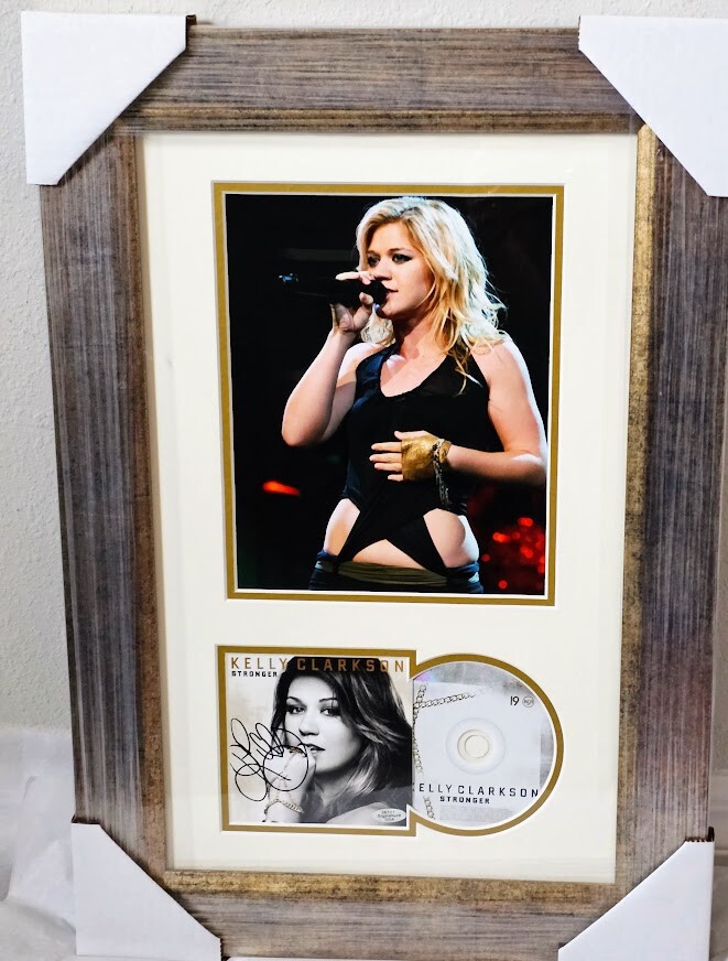 Kelly Clarkson signed autographed Stronger CD Certificate of Authenticity Без бренда