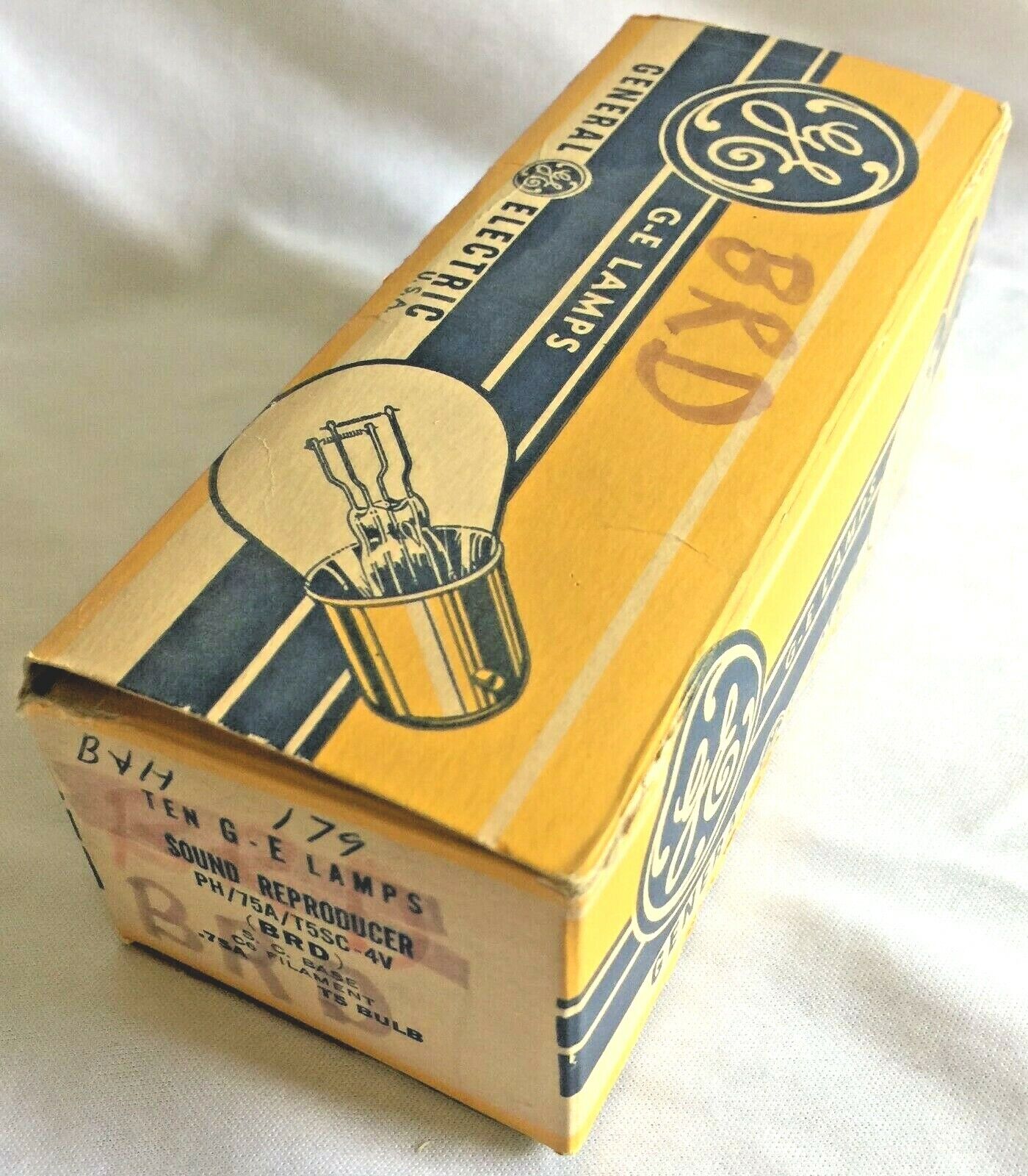 BOX OF 14 G.E. BRD PROJECTOR EXCITER LAMPS : .75A - 4V : NEW OLD STOCK GE - фотография #2