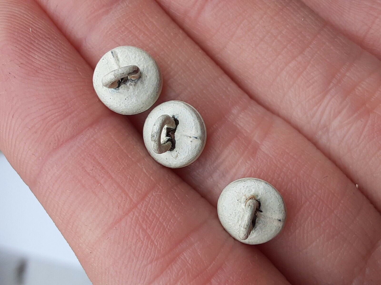 Lot of 100 ivory victorian tiny shoe buttons Без бренда - фотография #7