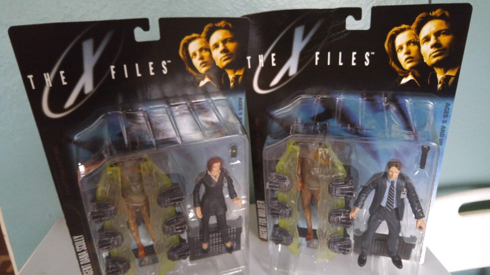 1998 McFarlane Toys The X-Files Series 1 Agent Fox Mulder and Agent Dana Scully Без бренда