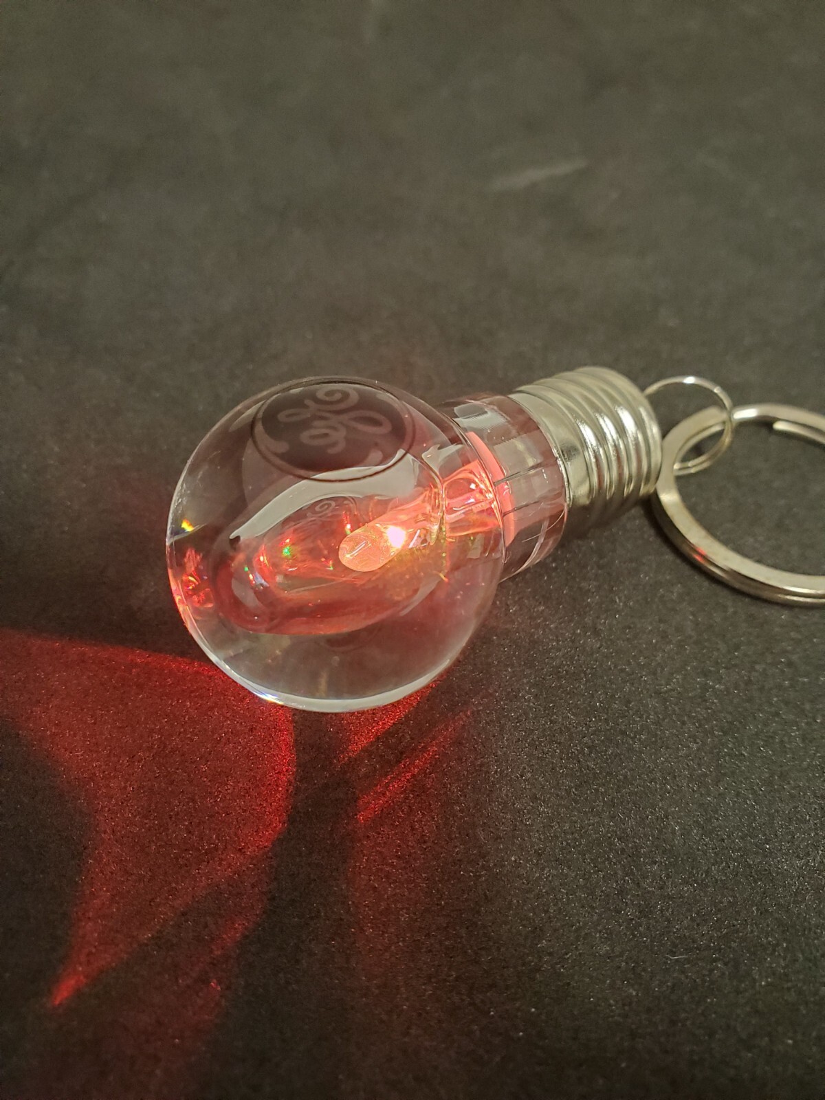 (50) Colorful LED Flashlight Light Bulb Lamp Key Ring Keychain Giveaway Gift HR GE Mini Light Bulb Keychain - фотография #7