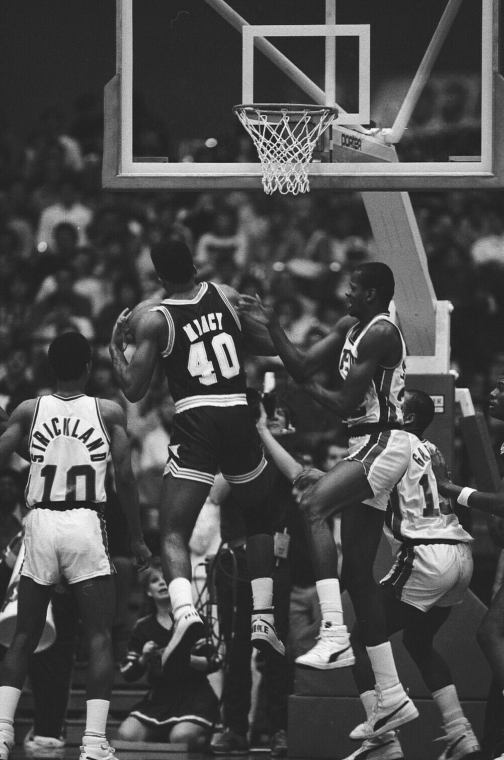LD125-46 1986 College Basketball DePaul UAB Blazers (55) ORIG 35mm B&W NEGATIVES Без бренда - фотография #9