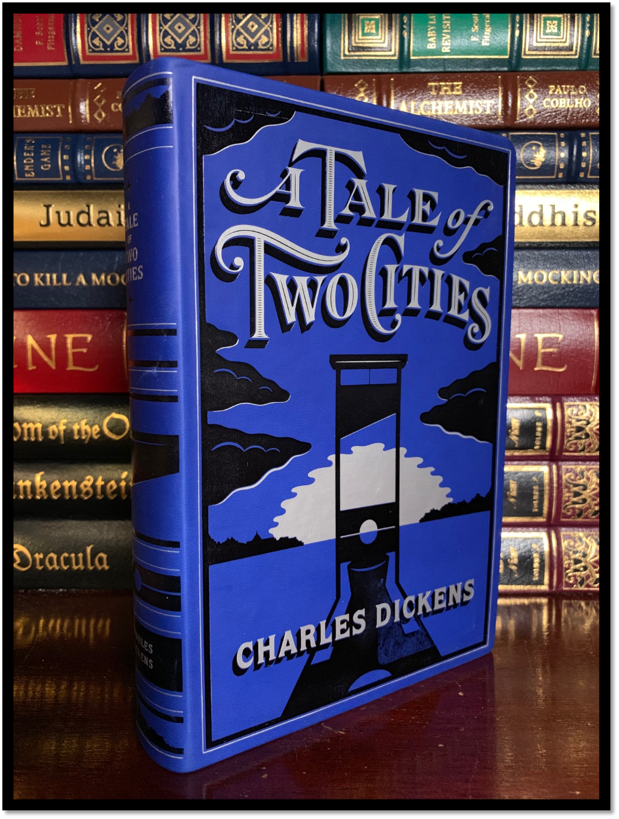 A Tale Of Two Cities New Leather Bound Deluxe Collectible with Ribbon Bookmark Без бренда