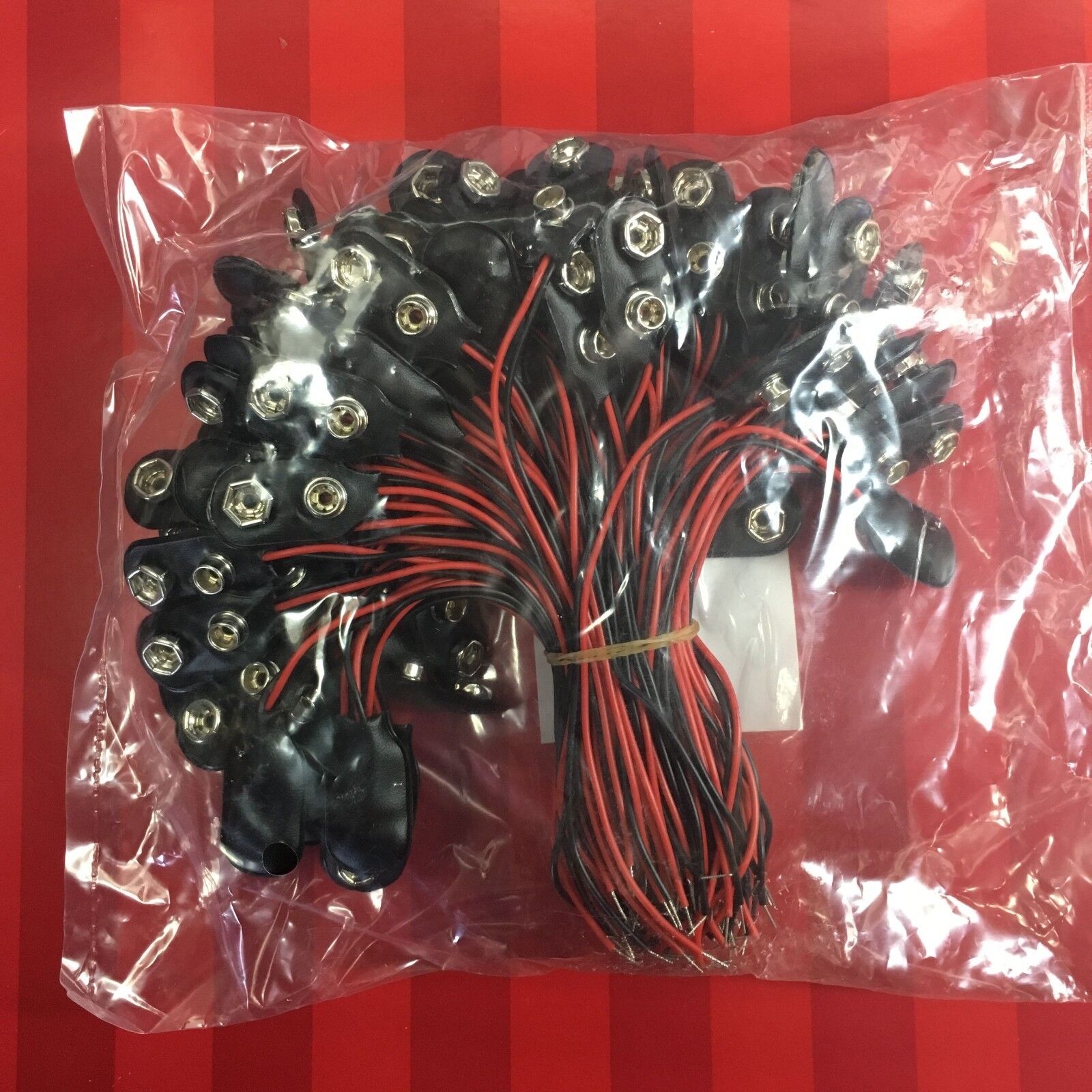 NEW 100 pack lot 9 Volt 9V battery clip snap on plugs connectors *USA Seller* Unbranded/Generic 9V-100