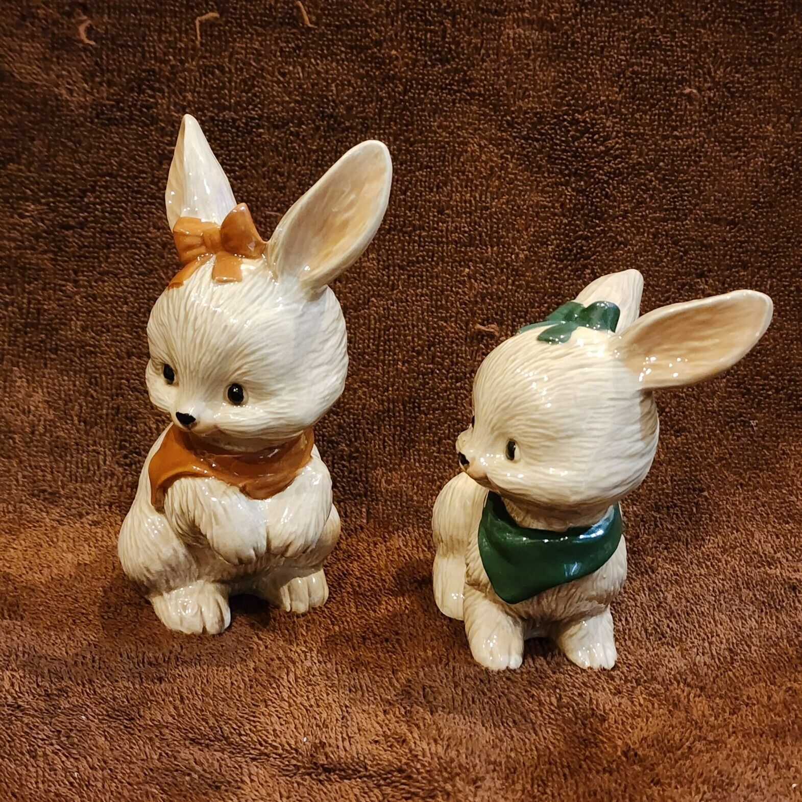 Set of 2 Vintage hand painted porcelain bunnies With Scarf and Bow on Head Unbranded - фотография #4