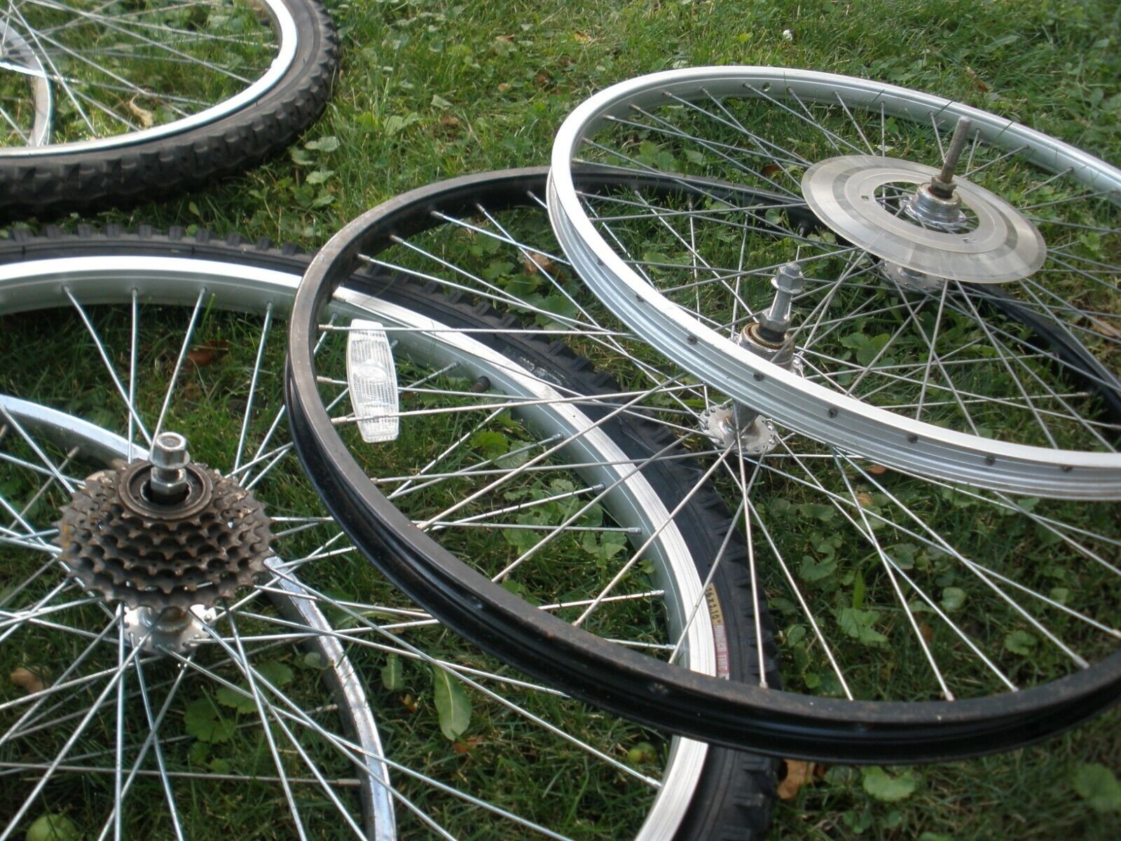 30 Piece Lot Vintage 1970's-90's Bicycle Rims Mixed Size/Style Unknown - фотография #4