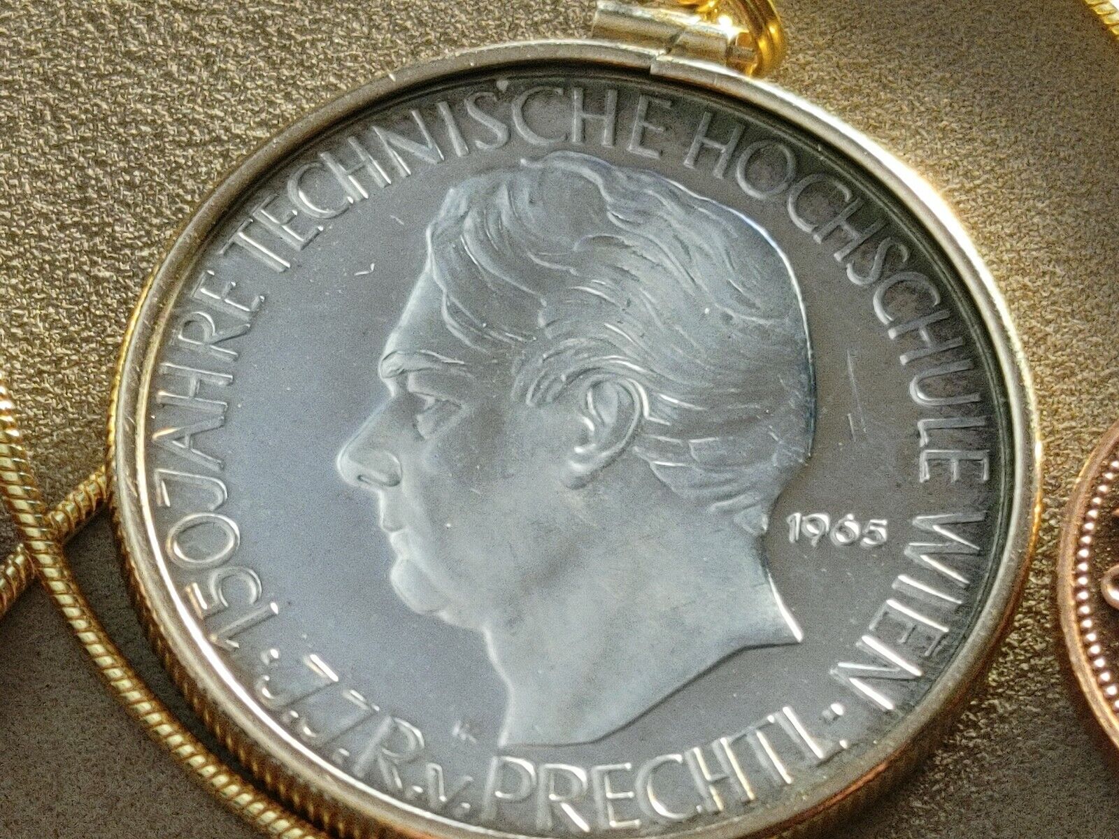 Rare 1965 Silver Austrian Shield coin Pendant on a 24" 18KGF  Snake Chain 32mm Honoredallies - фотография #8