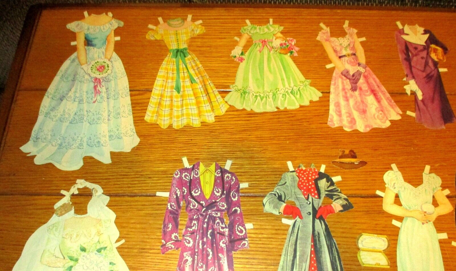Vintage Paper Doll Clothes and Accessories Lot (32) Outfits + Accessories   #27 Unbranded - фотография #3