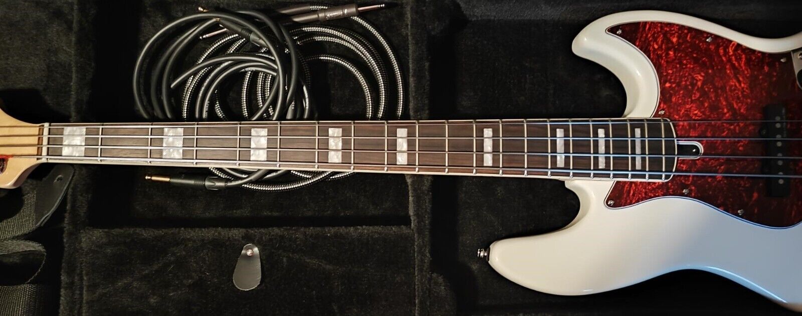 New 2023 Antique White "SIRE MARCUS MILLER V7 ACTIVE" Jazz Bass w/Hardshell Case "SIRE MARCUS MILLER" "SIRE MARCUS MILLER JAZZ BASS - фотография #7