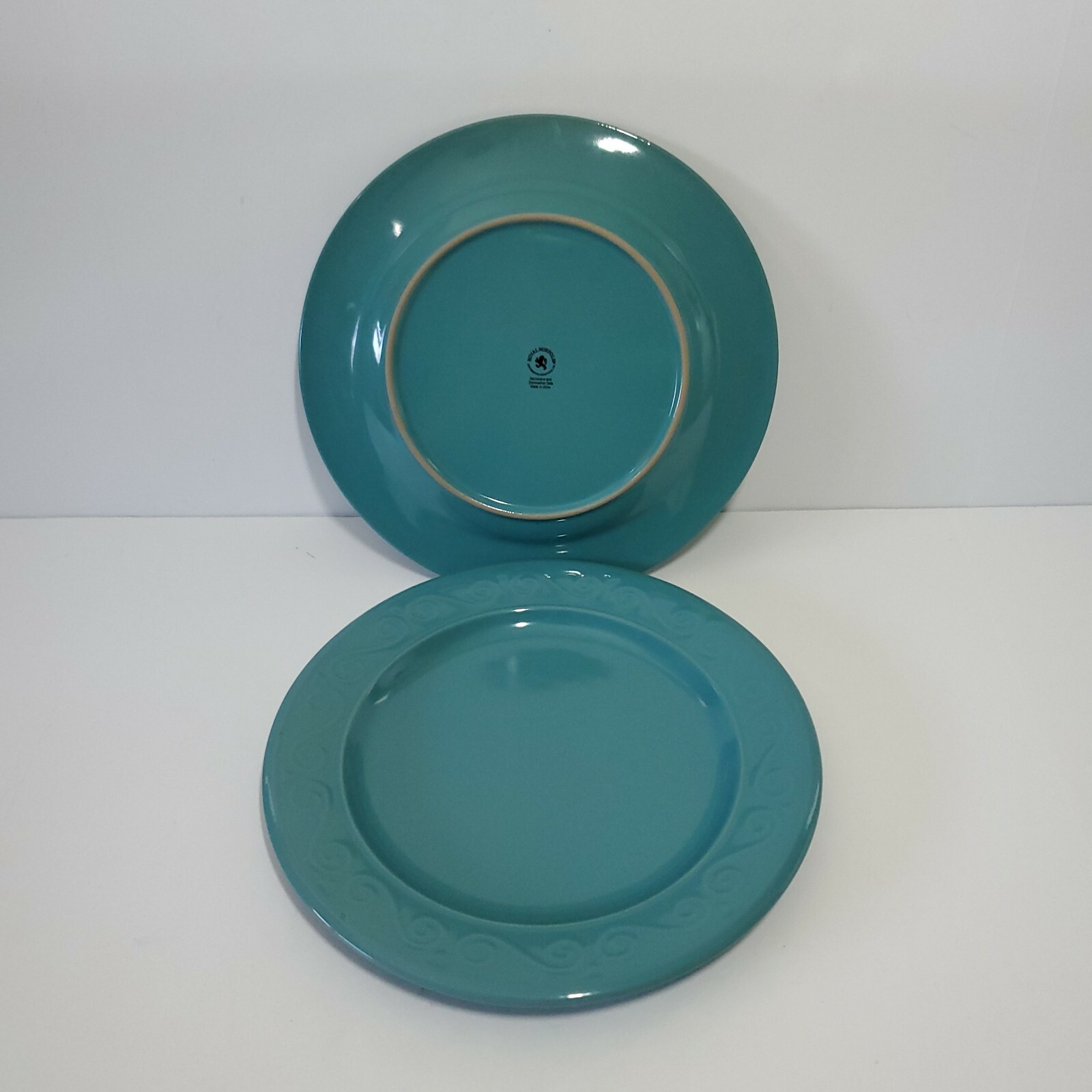 x2 Royal Norfolk Turquoise Embossed Scrolls 10.25in Dinner Plates Blue Teal Aqua Royal Norfolk - фотография #2