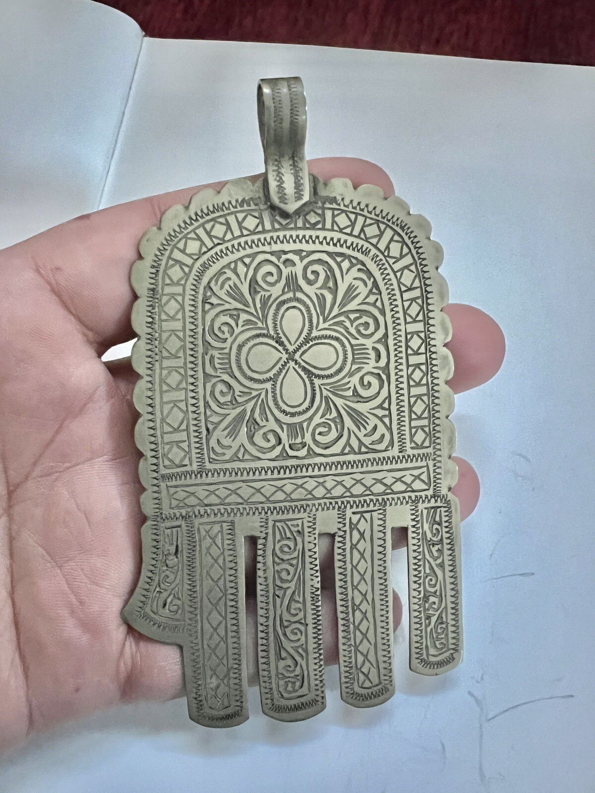 Tribal Khamsa Silver Hand Of Fatima Tuareg Huge Vintage Moroccan Tribal Pendant. Без бренда - фотография #6