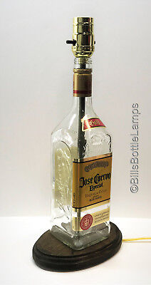 JOSE CUERVO ESPECIAL GOLD Tequila  Liquor Bottle TABLE LAMP Light with Wood Base Jose Cuervo - фотография #2