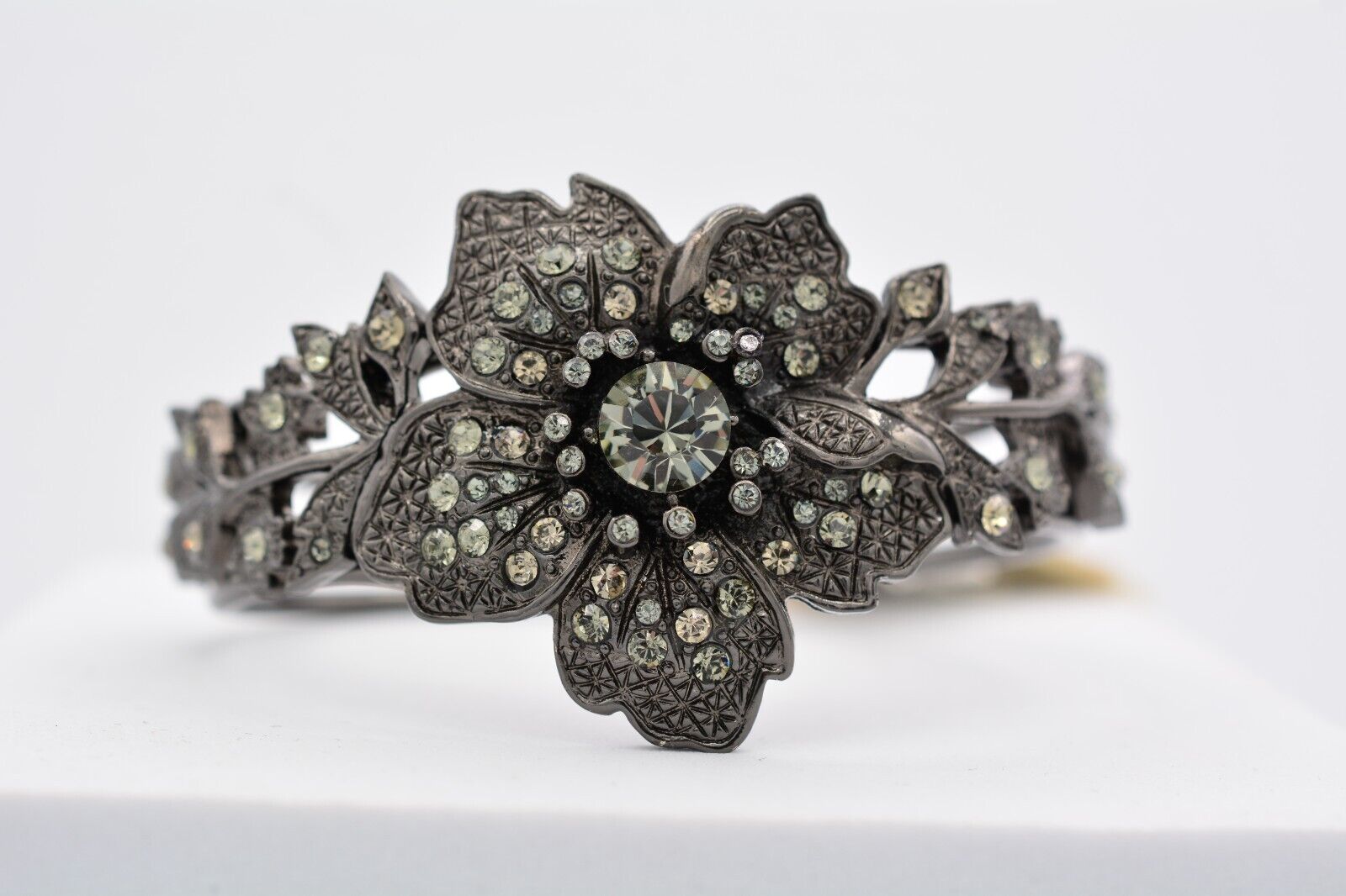 1928 Vintage Bangle Bracelet Gunmetal Crystal Flower Gold Hinged Shiny NOS Bin4 1928 - фотография #9