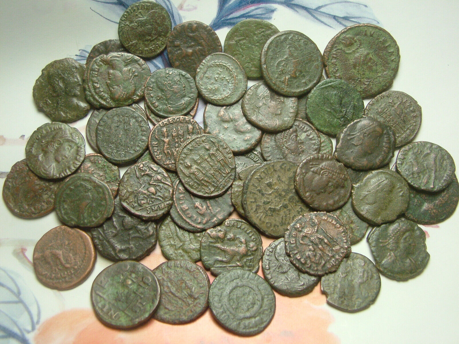 Lot 5 Ancient Roman coin Constantine Valentinian Licinius Consantius Claudius Без бренда - фотография #3