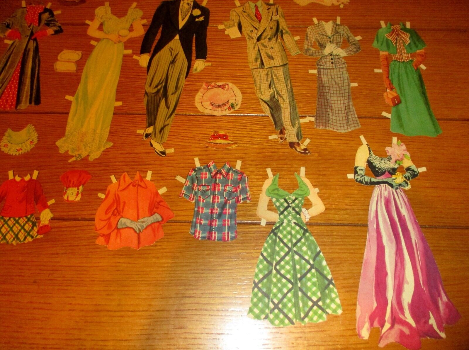 Vintage Paper Doll Clothes and Accessories Lot (32) Outfits + Accessories   #27 Unbranded - фотография #8