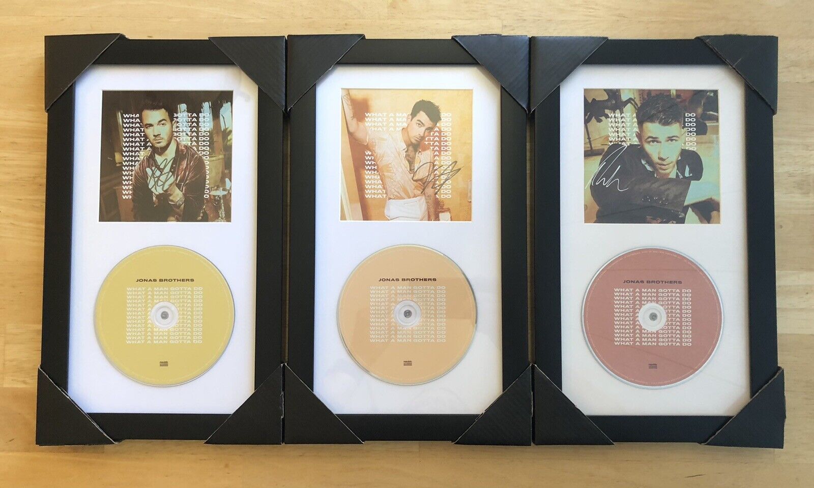 Jonas Brothers "What A Man Gotta Do" SIGNED Framed CDs Lot of 3  Без бренда