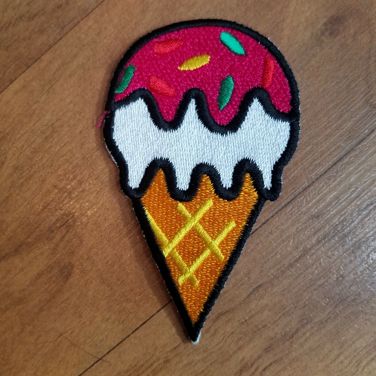 Ice cream cone w/sprinkles 3" by 2" Iron-on or Sew Embroidered Applique Patch  Без бренда
