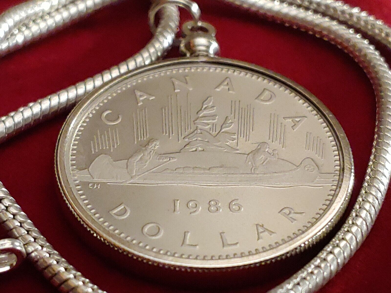 1986 CANADA Voyageur Dollar Coin Pendant on a 24"  18KGF White Gold Filled Chain Everymagicalday - фотография #9