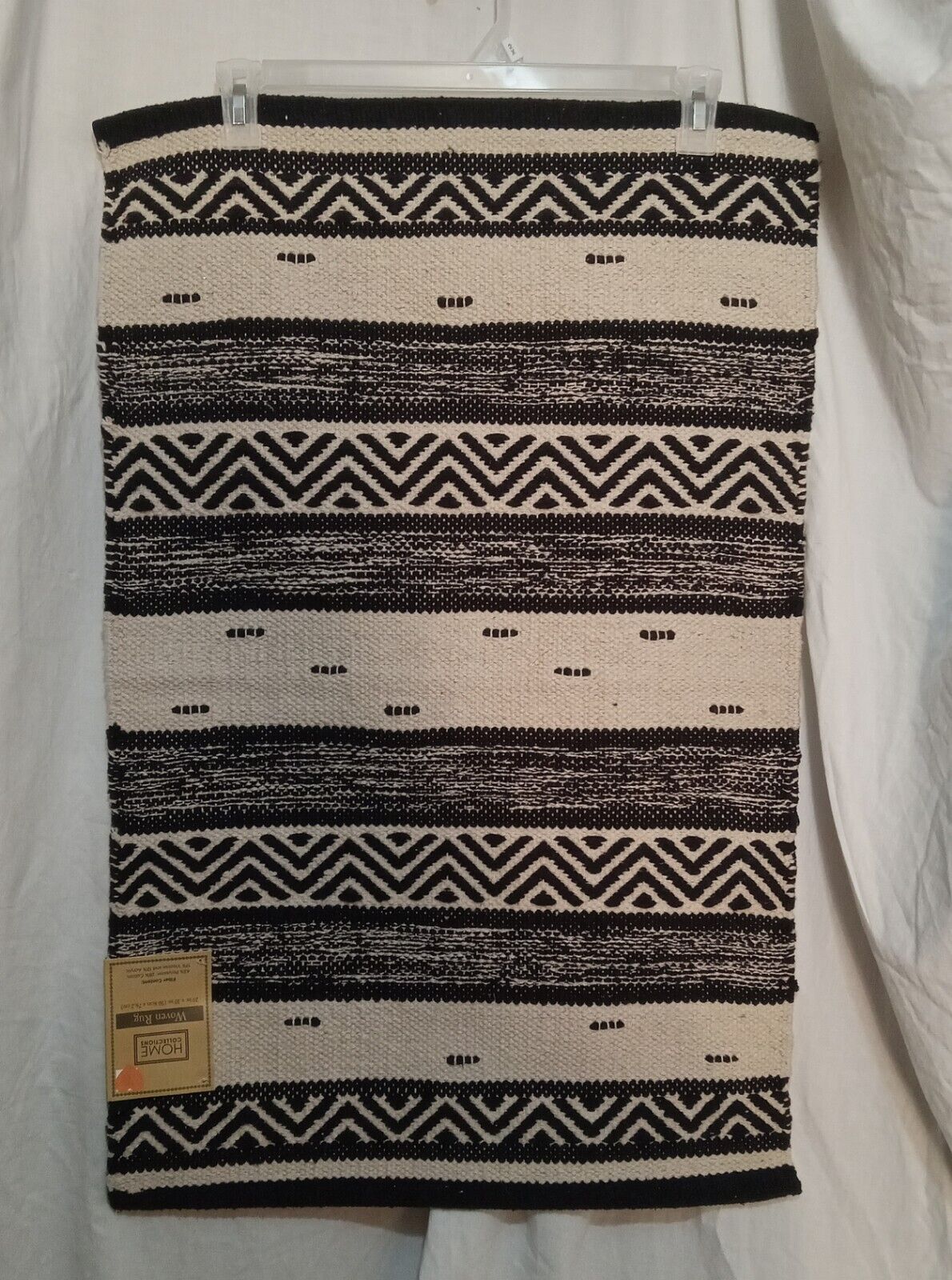 Brand New Black And White Woven Rug.  20in X 30in Reversible  Trueliving