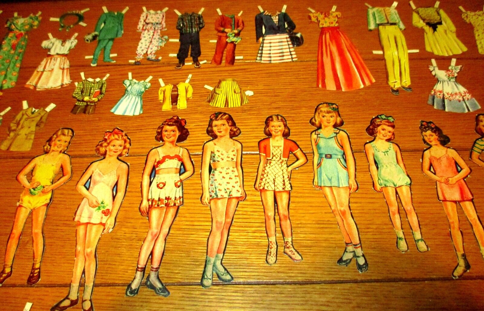 Vintage Paper Doll and Outfit Lot (75) W/15 Dolls & 60 Outfits   NICE!!!!     #3 Unbranded - фотография #4