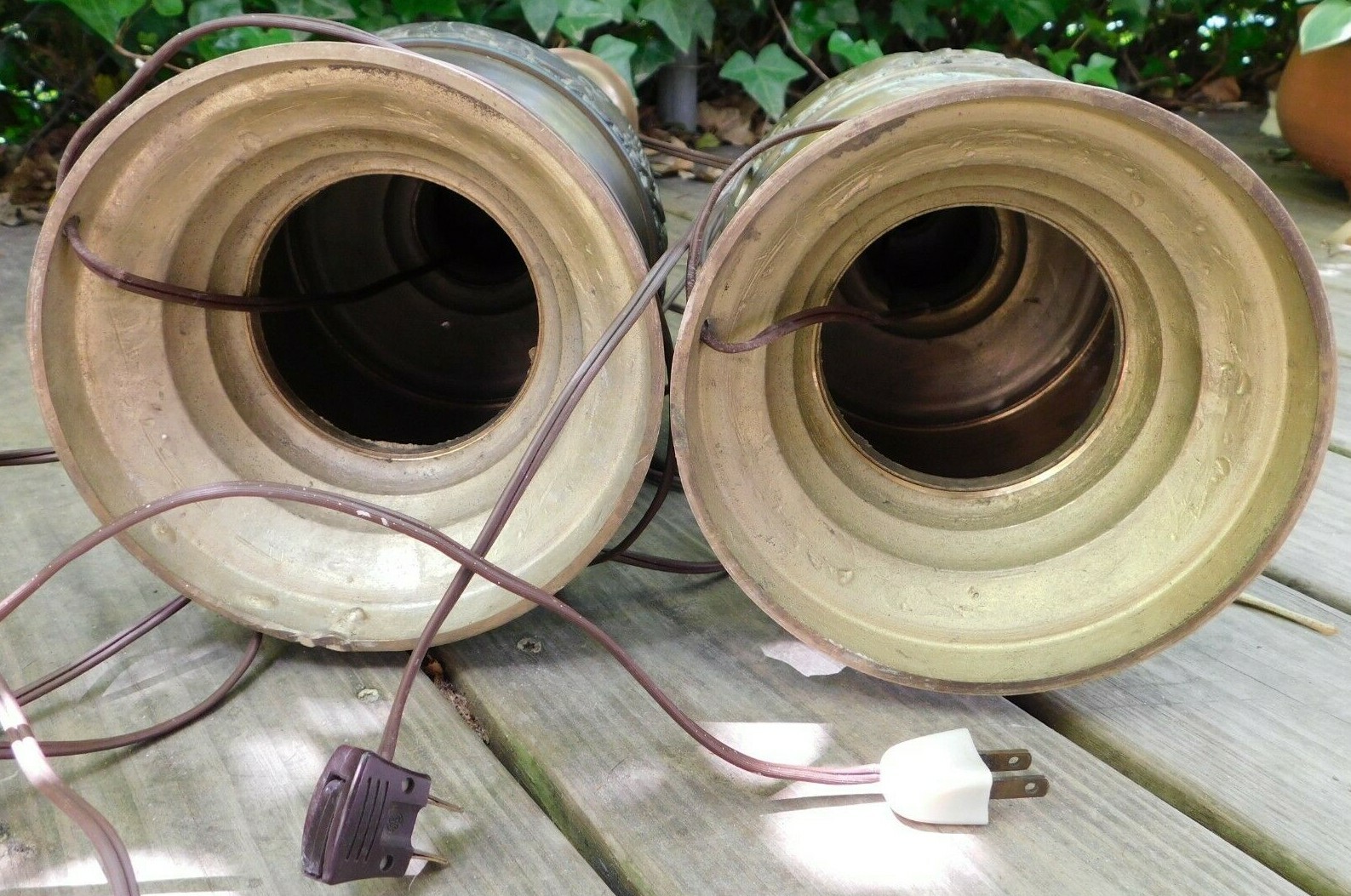 2 Large Mid Century Asian 27.5" & 30" ORNATE BRASS LAMPS James Mont style Unbranded Does Not Apply - фотография #12
